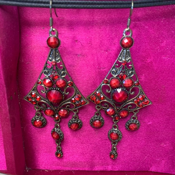 Dangling & Daring Triple Earring Set! - Picture 8 of 10